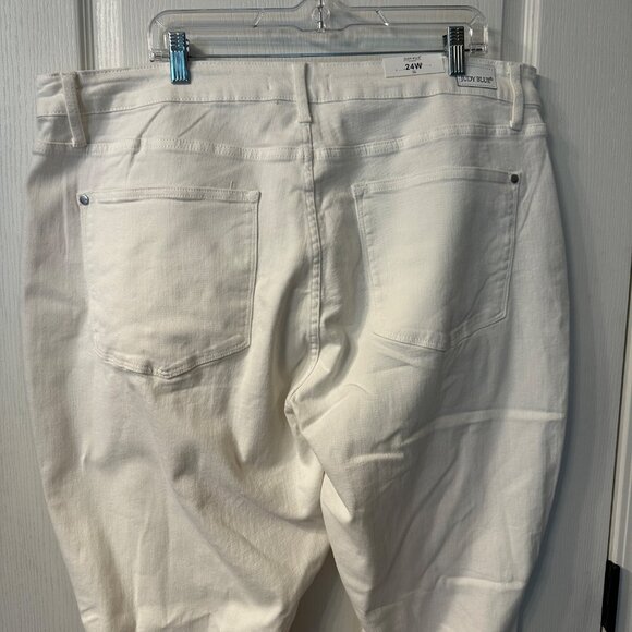 Judy Blue | NWT Mid Rise White Boot Cut Jean 24W Stretch Split Hem Tummy Control - Picture 9 of 15